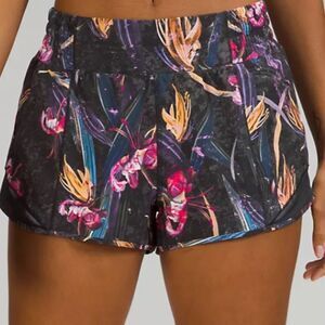 Lululemon Hotty HOT SHORTS  High-Rise Short 2.5"  Floral Multi Black NWT 4 RARE